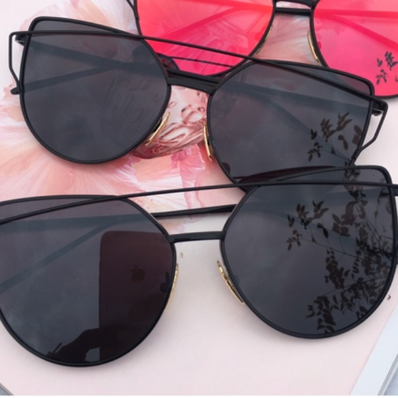 Black Mirror Cat Eye Sunglasses - Picture 7 of 7